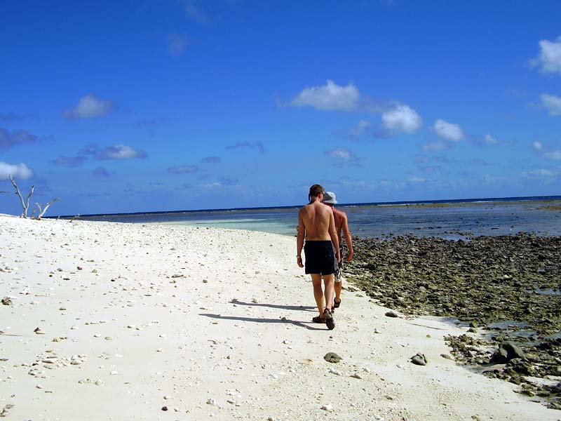 012-Lady-Musgrave-Thomas-og-Asbjoern-pa-stranden