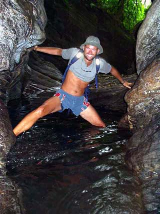 16_Frode_gjer_tapre_forsoek_paa_aa_forbli_toerr